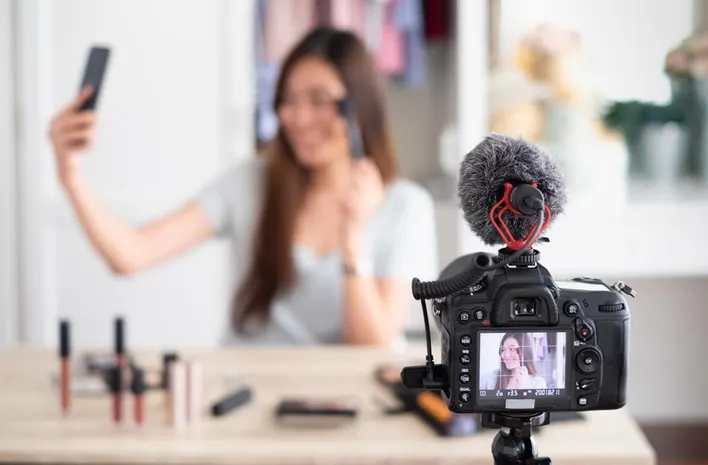 Reclamele influencerilor, în vizorul ANPC. Inspectorii verifică VENITURILE celor mai influente persoane din social media