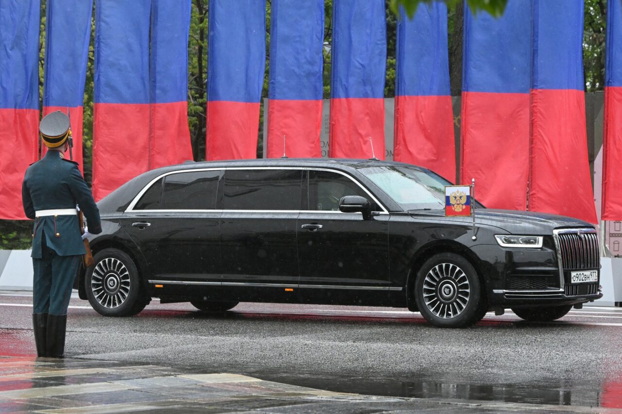 Ruşii încep să producă LIMUZINE la fosta uzină Toyota de lângă Sankt Petersburg, transferată de japonezi Kremlinului