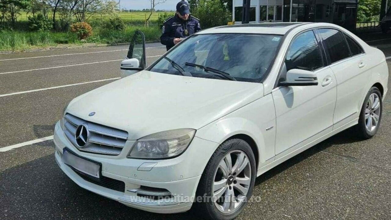 Un bărbat a cumpărat o MAȘINĂ din România, anul trecut, iar acum a rămas fără ea la ieșirea din țară. De ce nu a putut să treacă de Vamă