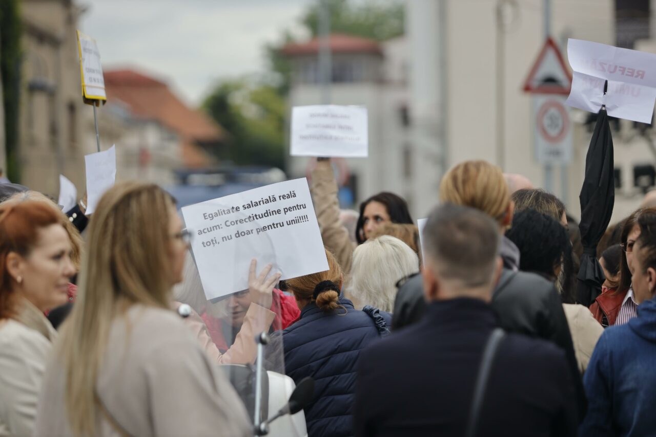 Legea salarizării rămâne în dezbatere între GUVERN și SINDICATE/ Lider BNS: Salariul minim trebuie să asigure un minim de SUBZISTENȚĂ