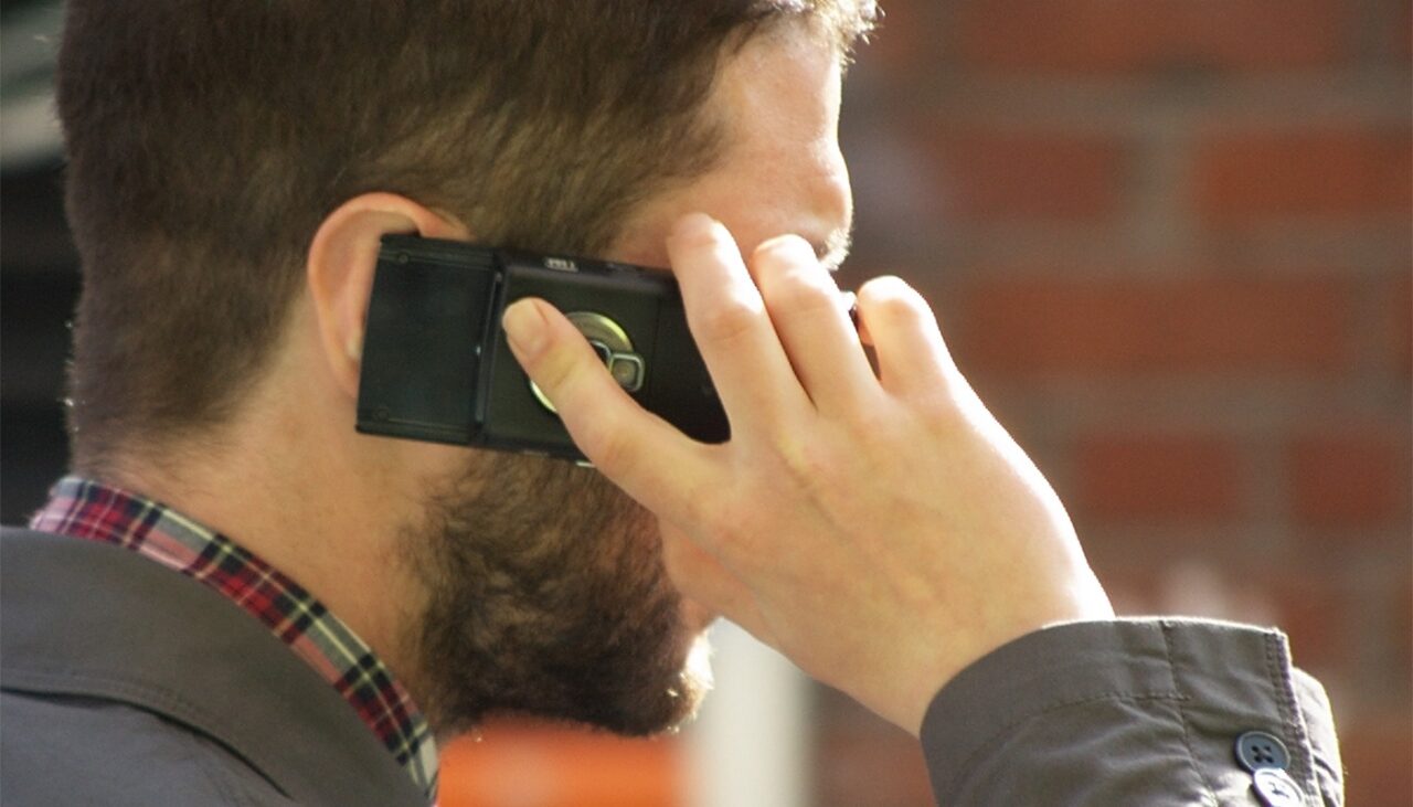 Mai ții minte legendarul telefon NOKIA 3210?! Cu câți lei se vinde acum, în mai 2024
