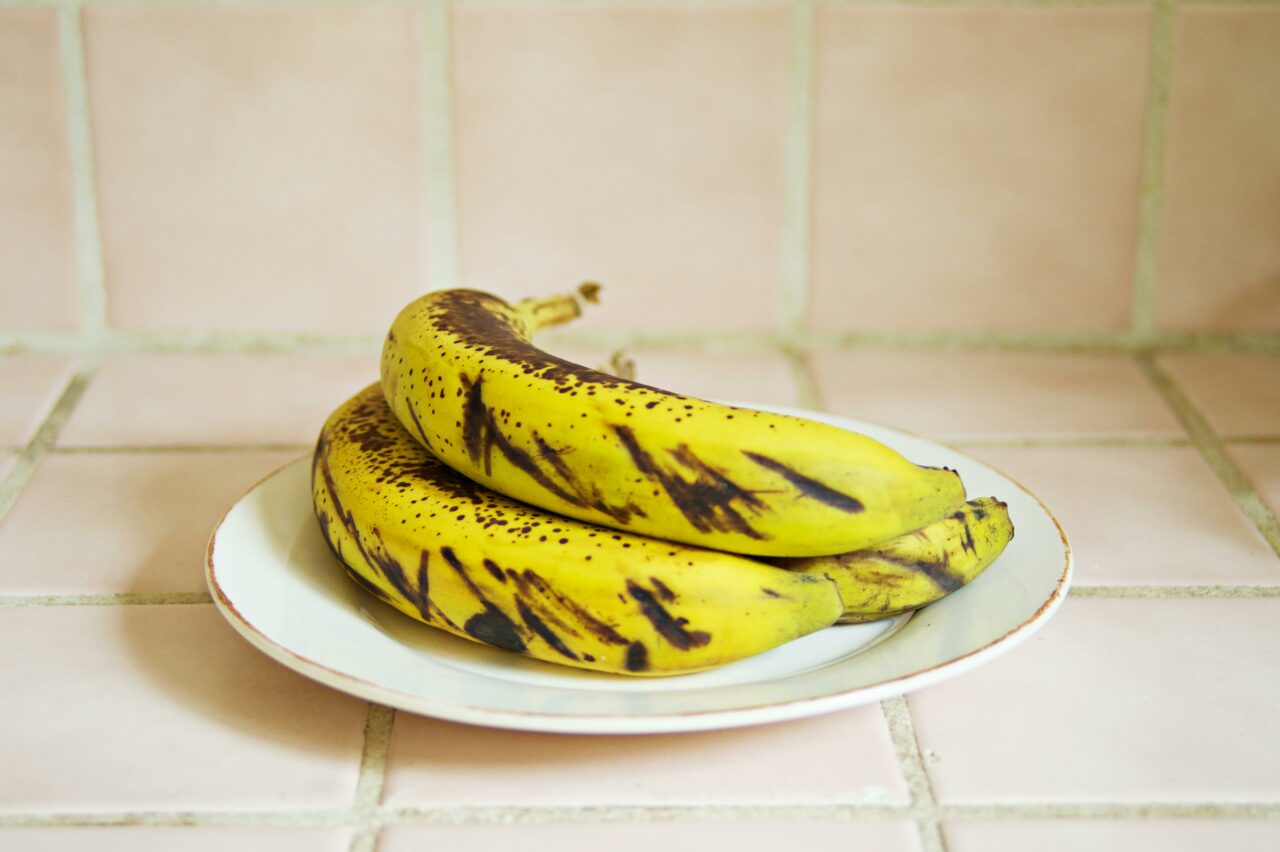 Ce poți face cu bananele foarte coapte. TRUCUL excelent prin care nu vei mai arunca fructele