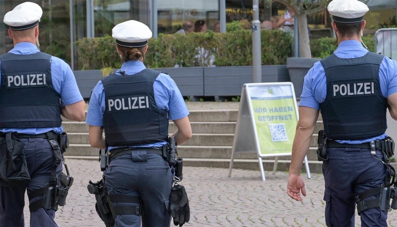 Româncă prinsă DROGATĂ la volan, în Germania/Ce au descoperit polițiștii nemți când au oprit mașina în trafic