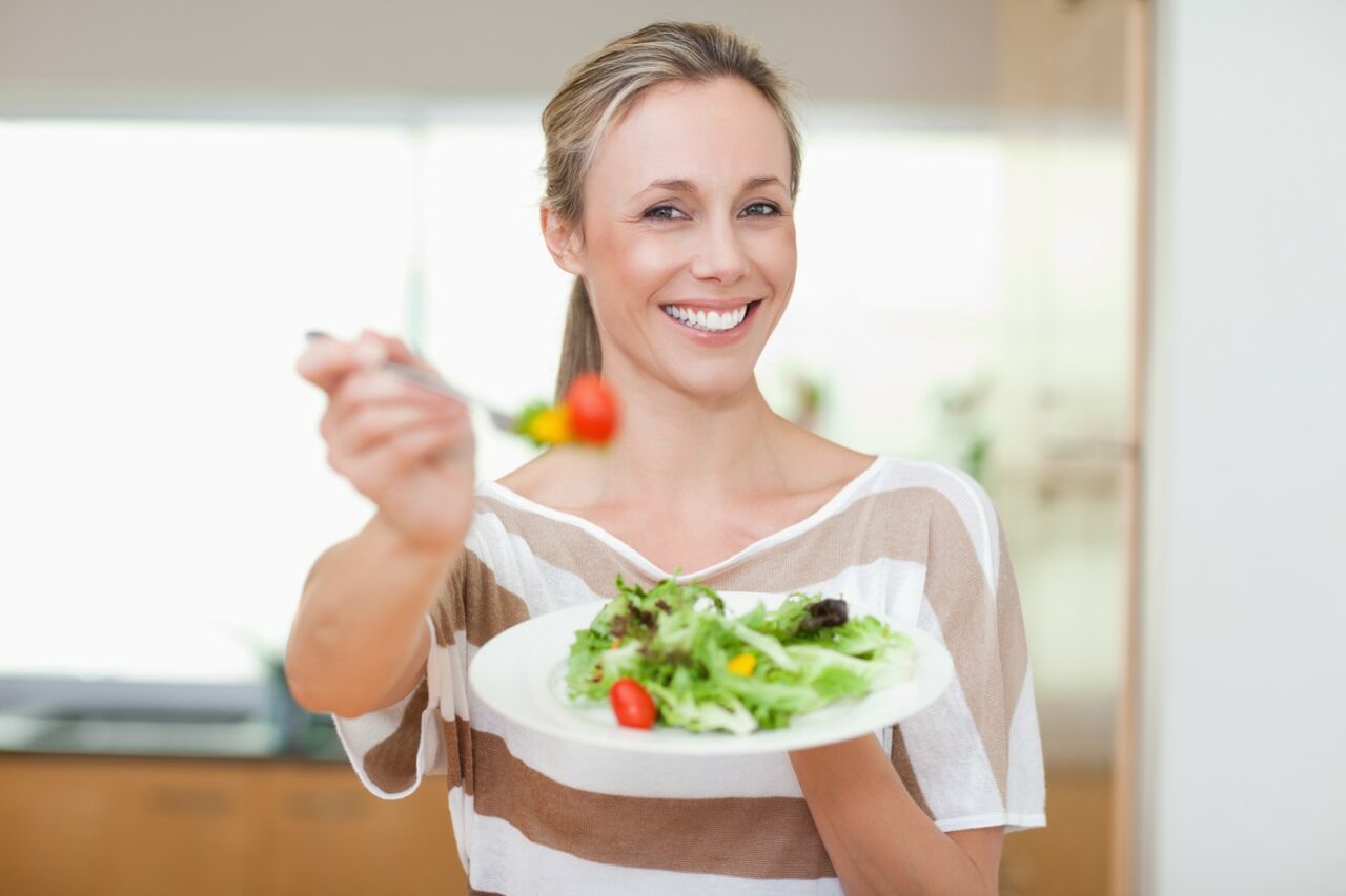 Top 9 alimente sățioase care nu îngrașă, ideale pentru consumat vara: „Fericiți și cu burta plină…chiar se poate!”