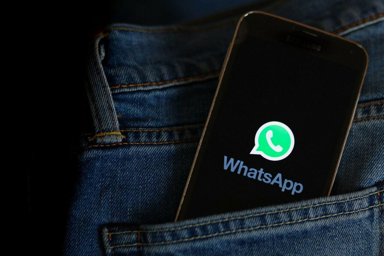 TRUCUL prin care pot afla locația unei persoane prin WhatsApp, fără ca ea să știe. Atenție! și hackerii și hoții îl folosesc deja. Cum să te ferești?