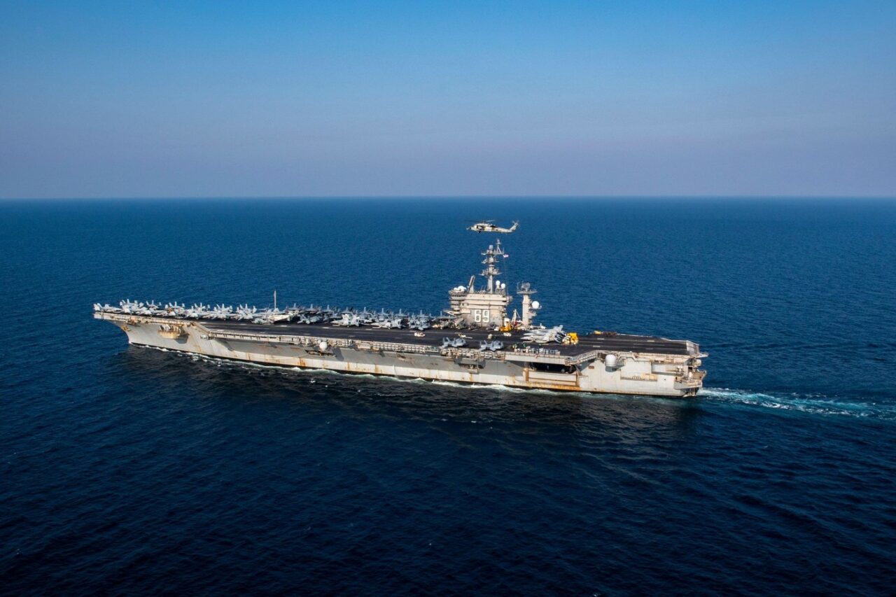 Militanții huthi anunță atacarea unui PORTAVION american, ca ripostă la raiduri aeriene efectuate de SUA și Marea Britanie în Yemen