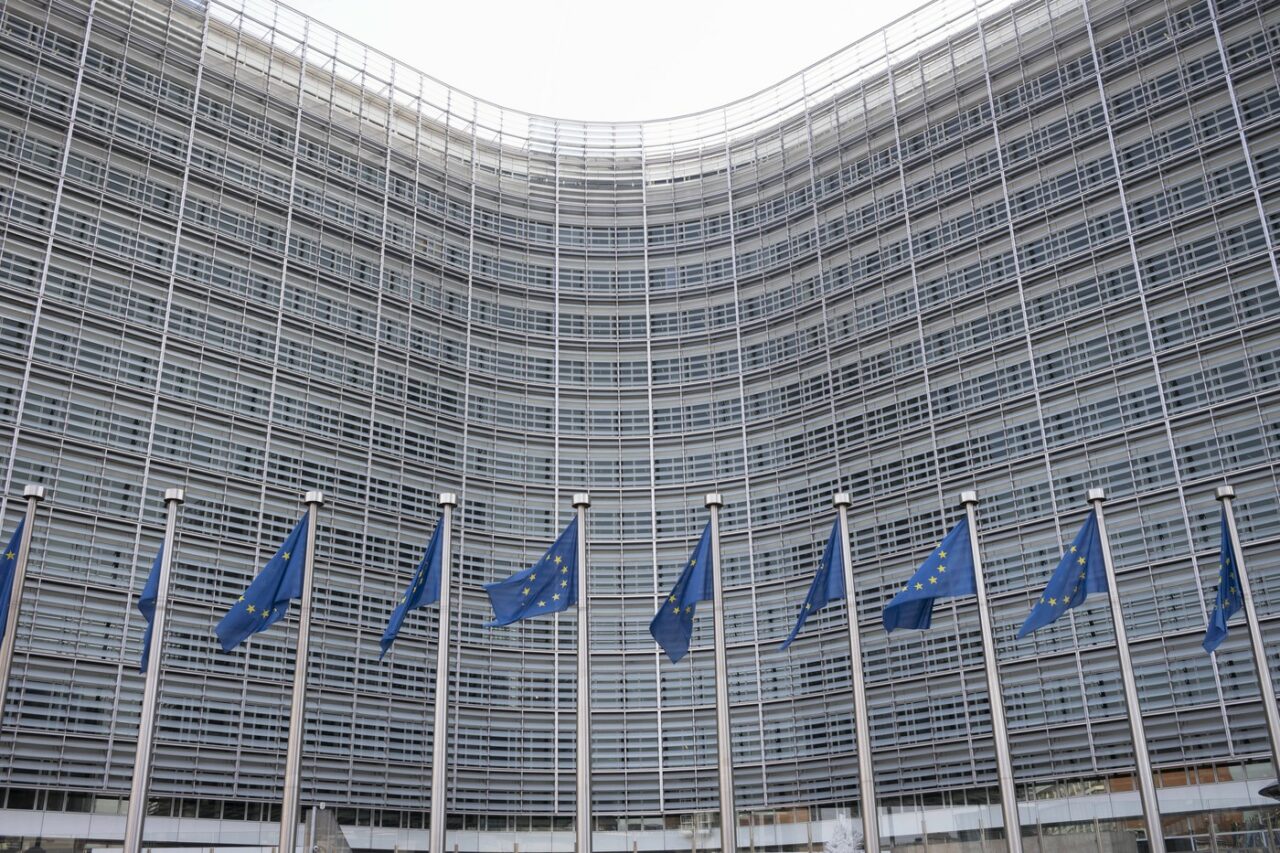 UE prelungește FACILITĂȚILE comerciale acordate Ucrainei, dar menține măsurile de protejare a fermierilor europeni