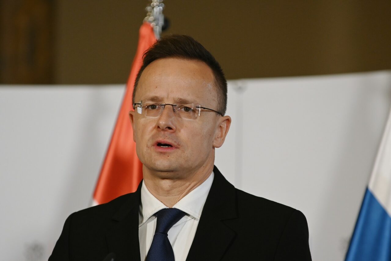 Ministrul ungar de Externe critică dur afirmațiile lui MACRON despre trimiterea de trupe în Ucraina /Ar declanșa ”război mondial”