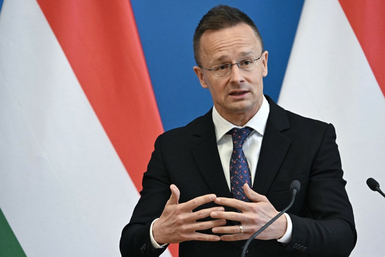 Ungaria consideră că NATO depășește ”linii roșii” în susținerea UCRAINEI /Ministrul ungar de Externe contestă planul de finanțare pe cinci ani