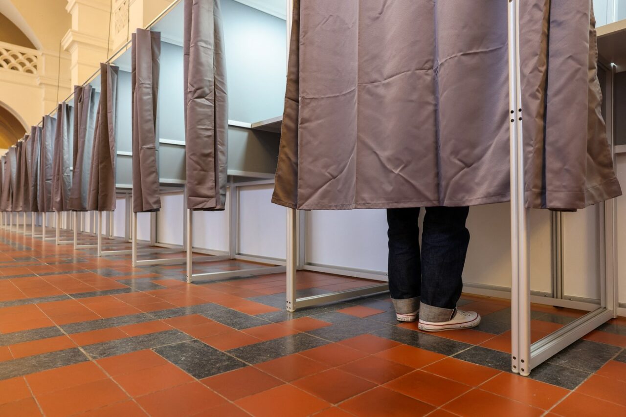 PRIMARUL care conduce o comună de 34 ani speră să fie reales pentru al nouălea mandat