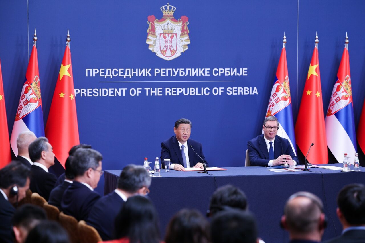 Le Monde: Xi Jinping încearcă să consolideze pozițiile liderilor EUROSCEPTICI, prin avansarea relațiilor cu Ungaria și Serbia