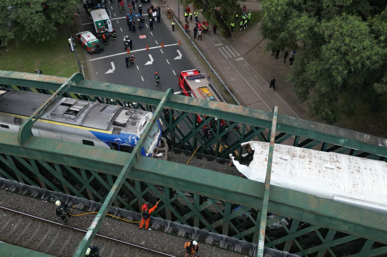 Accident feroviar în Argentina, soldat cu zeci de răniți. Un tren cu șapte vagoane s-a ciocnit cu o locomotivă și un vagon gol, în Buenos Aires