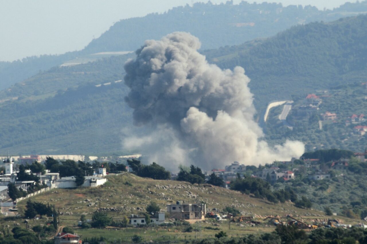 Un civil israelian a fost ucis într-un atac Hezbollah /Zeci de militari israelieni, răniți în confruntări armate