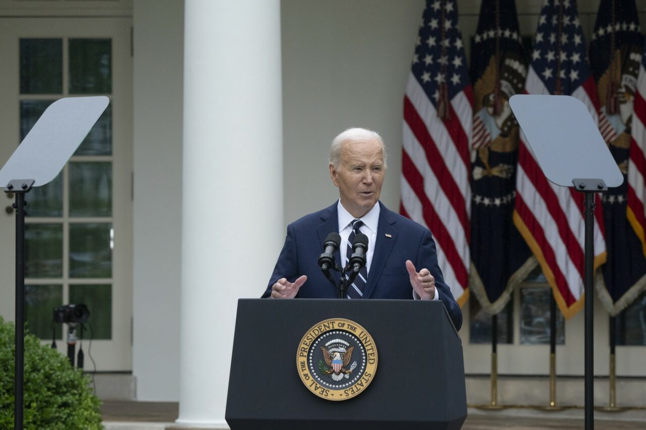 Biden denunță practicile CHINEI și vrea protejarea ”industriilor viitorului” /Liderul SUA respinge protecționismul excesiv al lui Trump