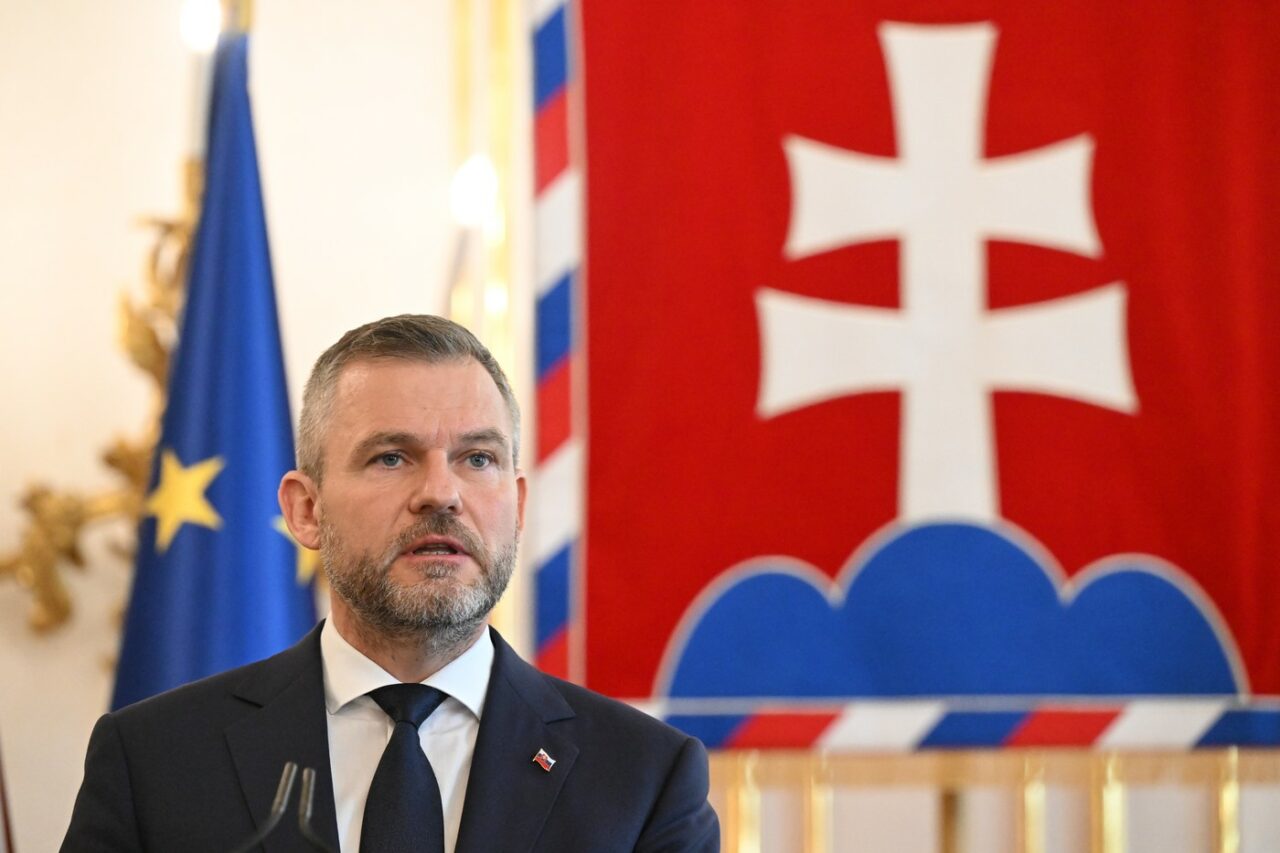 Președintele ales al Slovaciei cere partidelor să-și SUSPENDE campania pentru alegerile europene după tentativa de asasinat asupra premierului Fico