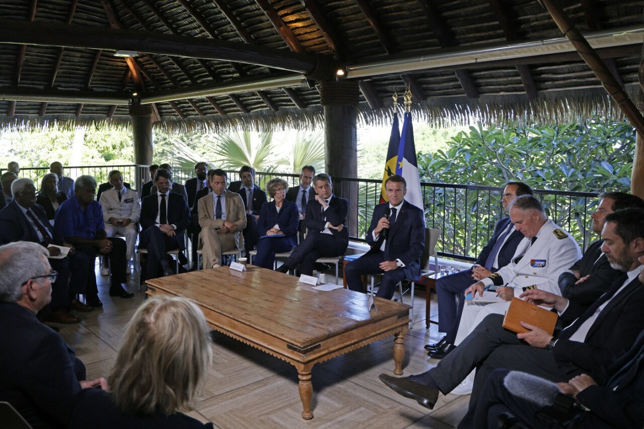 Macron vrea ”DIALOG” pentru rezolvarea crizei din Noua Caledonie, dar refuză discuțiile despre statutul teritoriului/ Nu facem ”pași înapoi”