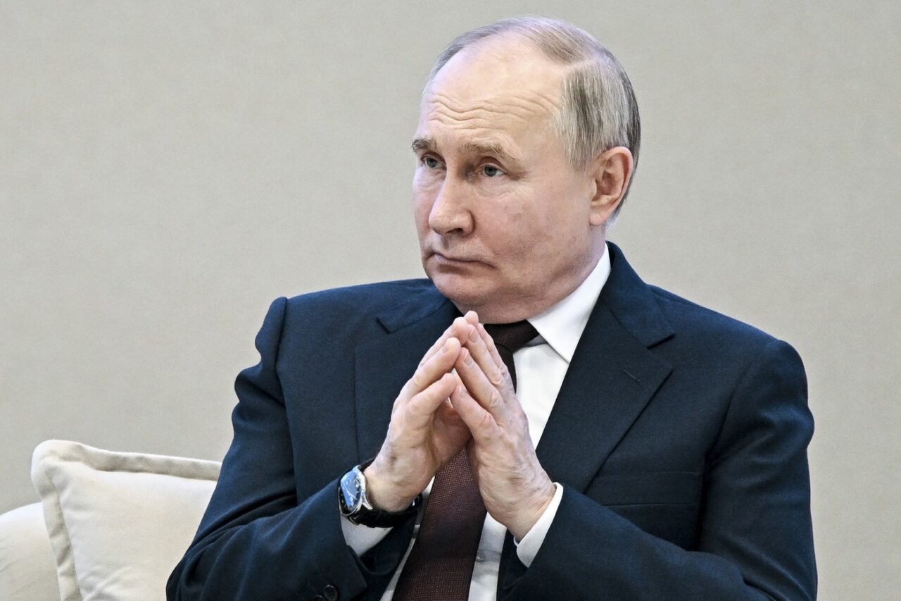 Cum vrea Putin să CONTROLEZE clasa muncitoare din Rusia: ”Oamenii cad mai ușor în PLASA PROPAGANDEI de la Kremlin”