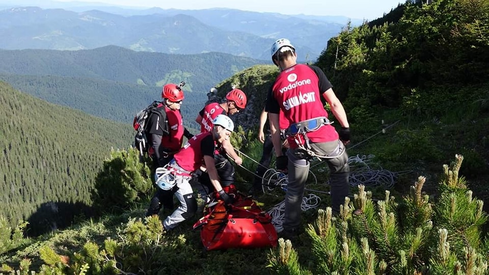În derulare! Un turist în stare gravă în Munții Parâng. Salvamontiștii din Petroșani au apelat la un elicopter