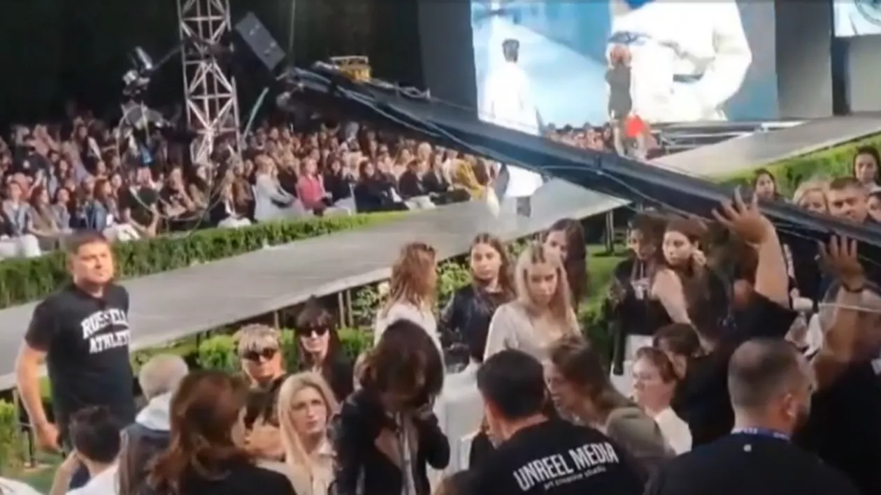 Clipe de groază la o prezentare de MODĂ din Iași. O macara a căzut peste spectatori, rănind o tânără
