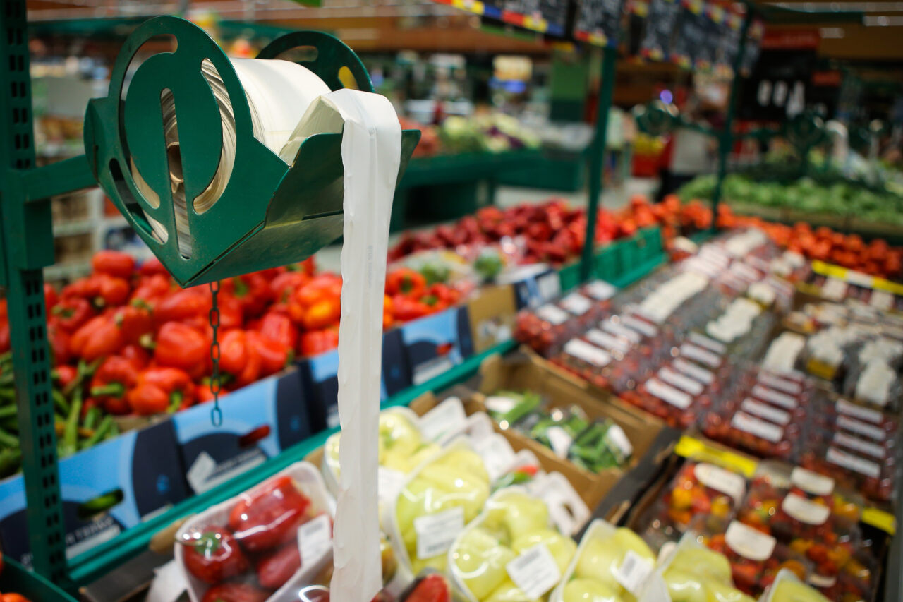 Guvernul vrea să limiteze prețurile produselor românești. Cum ar urma să se implementeze acest lucru