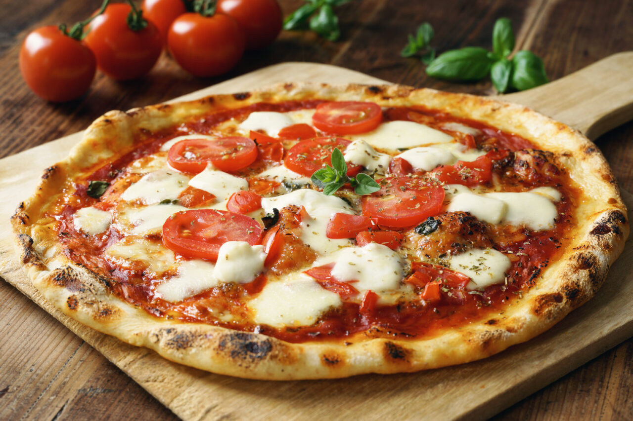 Motivul pentru care un restaurant britanic vinde un sortiment de PIZZA cu aproape 120 de euro