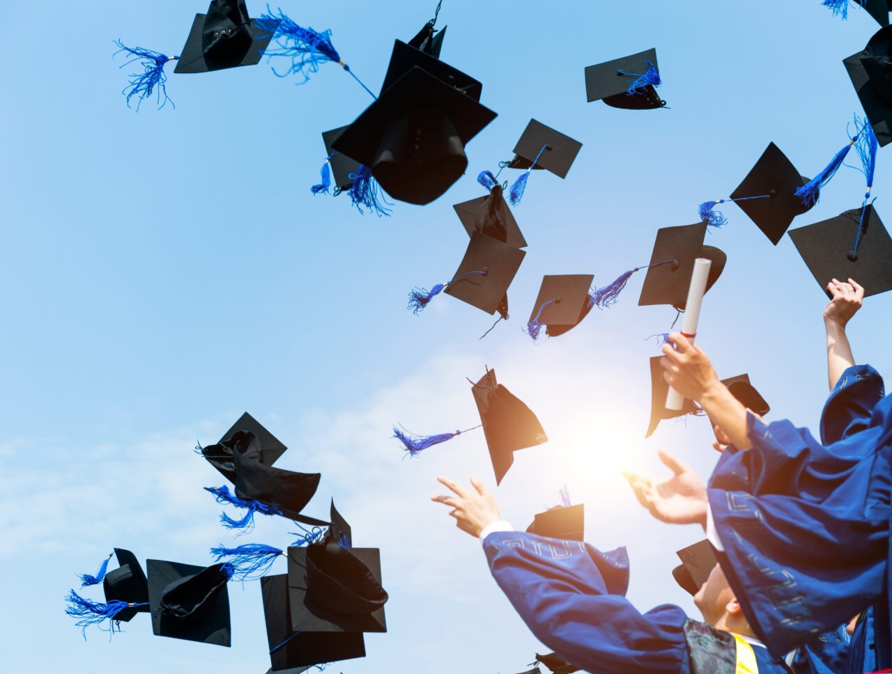 România, ULTIMUL LOC din Europa la procentul tinerilor absolvenți de facultate