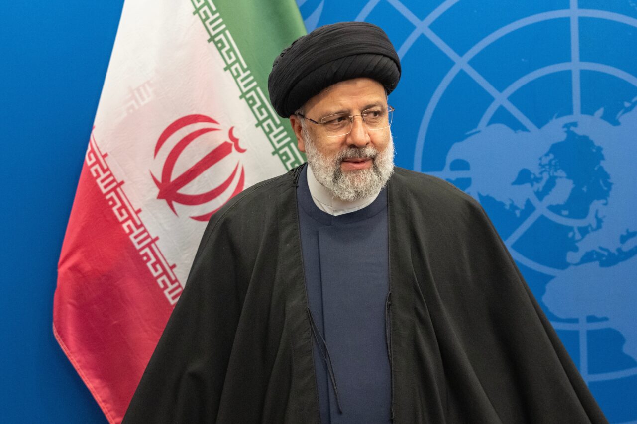 BREAKING NEWS:  Elicopterul președintelui iranian Raisi a fost găsit după 15 ore de căutări. Nu au fost raportați supraviețuitori