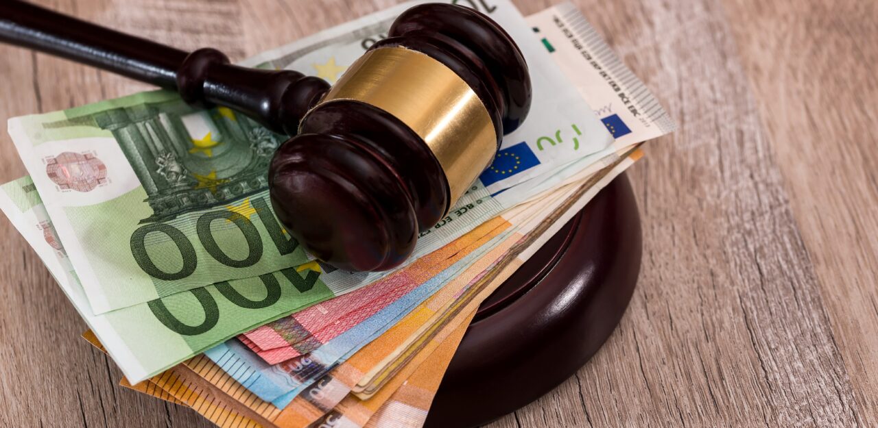 Un bărbat din Bihor a obținut daune de 20.000 de euro de la nuntași, după ce l-au scăpat din brațe la propria-i nuntă