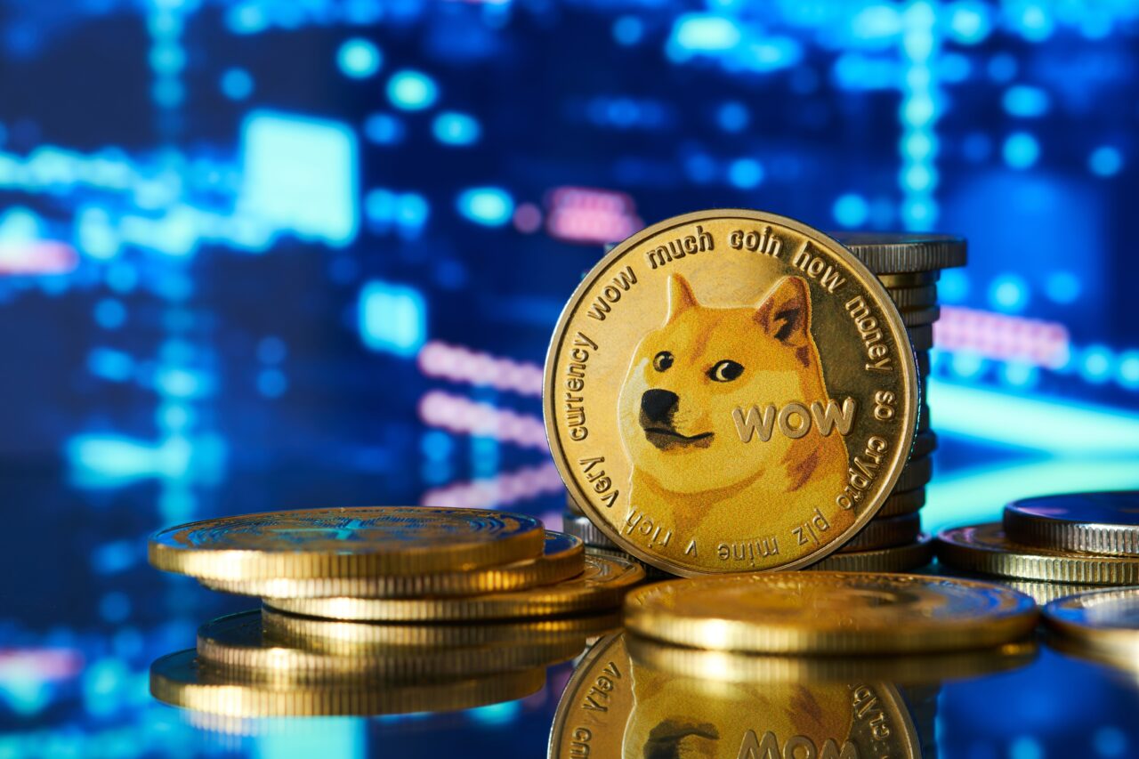 Câinele faimos care a inspirat criptomoneda DOGECOIN a murit la 18 ani