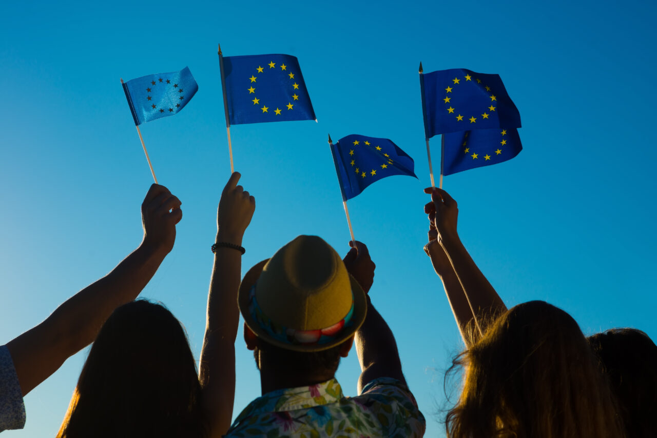 Comisia Europeană, furioasă pe organizatorii Eurovision din Suedia: „Interzicerea drapelului UE a fost o greșeală regretabilă”