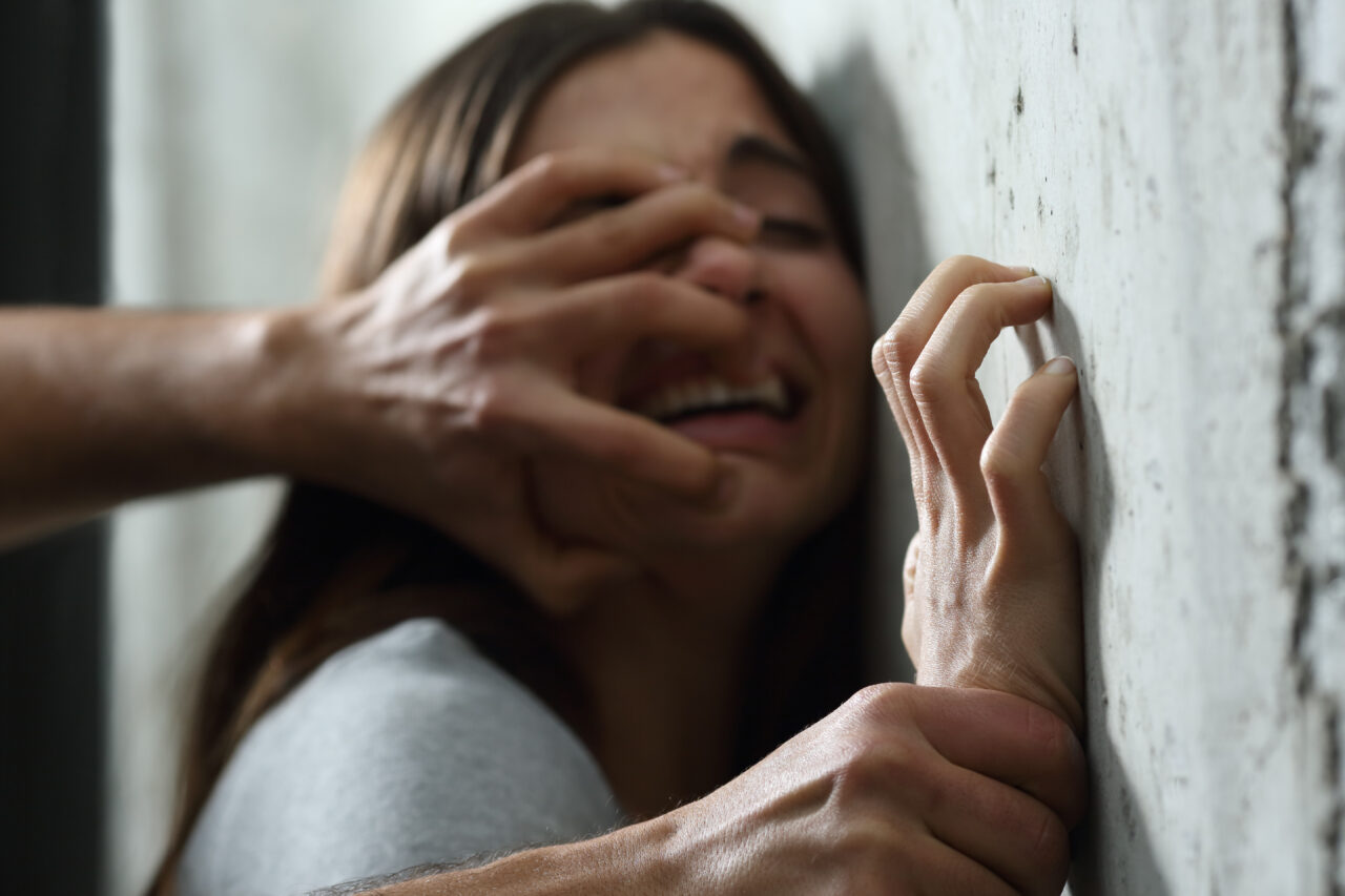 O tânără de 22 de ani s-a SINUCIS, după ce ar fi fost violată în camera de gardă de la Urgențe / Ce le-a spus suspectul polițiștilor