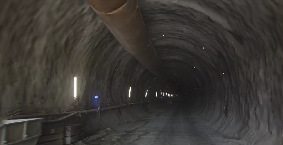 Cum arată acum tunelul de sub Dealul Momaia, săpat pentru autostrada A1 Sibiu – Pitești