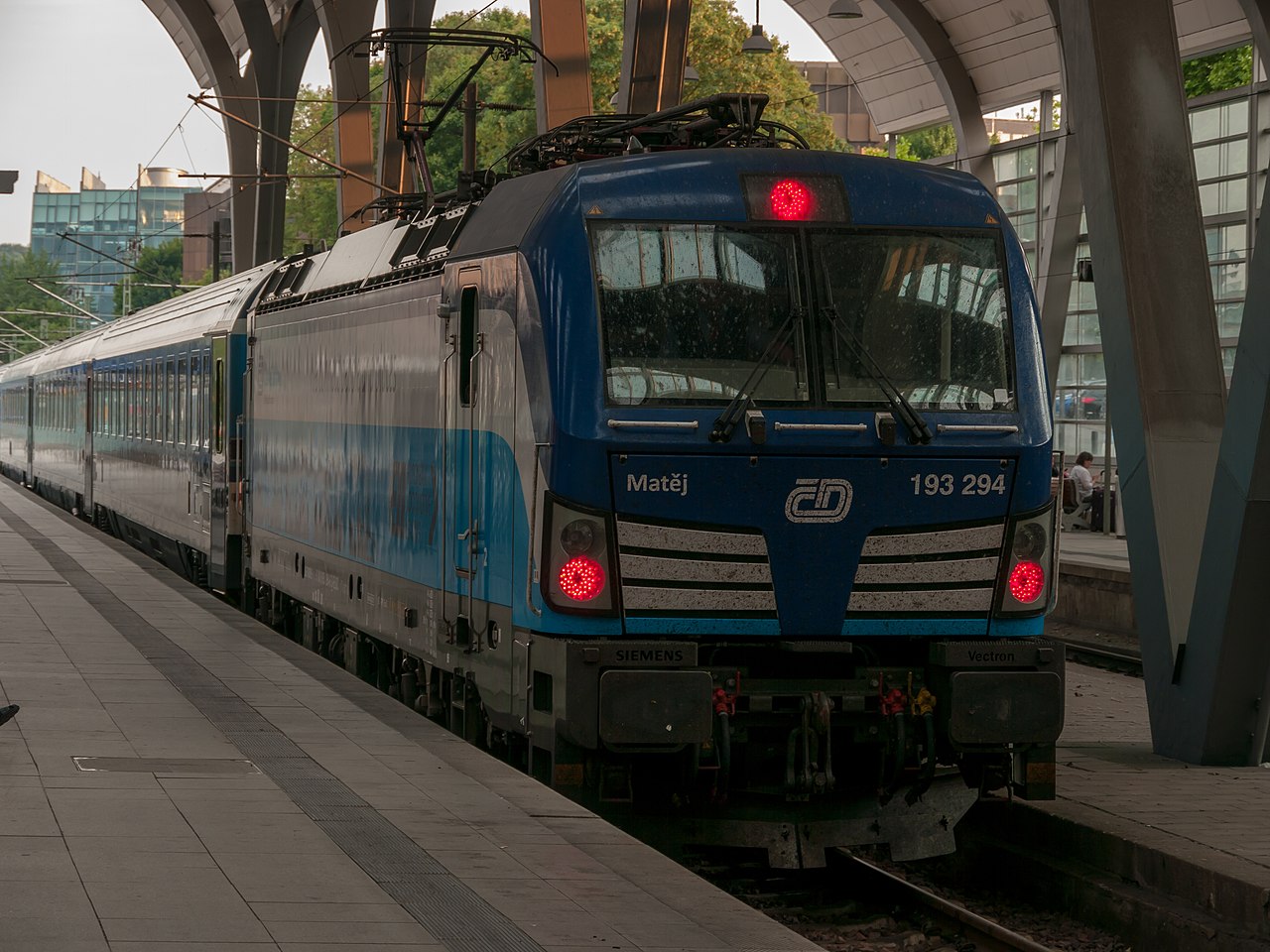 Patru morți și zeci de răniți într-un accident feroviar petrecut în Cehia/COLIZIUNE frontală între un tren de pasageri și un convoi de mărfuri