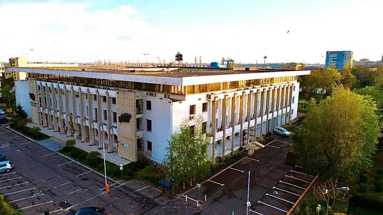„Iepurașul” din campania pentru Primăria Constanța / Cine e candidata independentă care rupe din voturile anti-Chițac