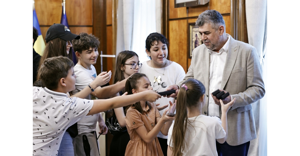 1 IUNIE la Guvern. Premierul Marcel Ciolacu, GHID pentru copii la Palatul Victoria