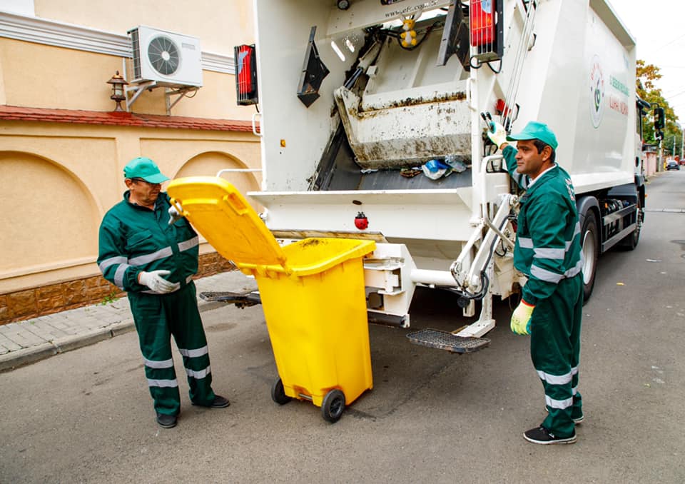 Salubrizare 5 își modernizează FLOTA de utilaje: „Înființăm o nouă eră în salubrizarea sectorului nostru”