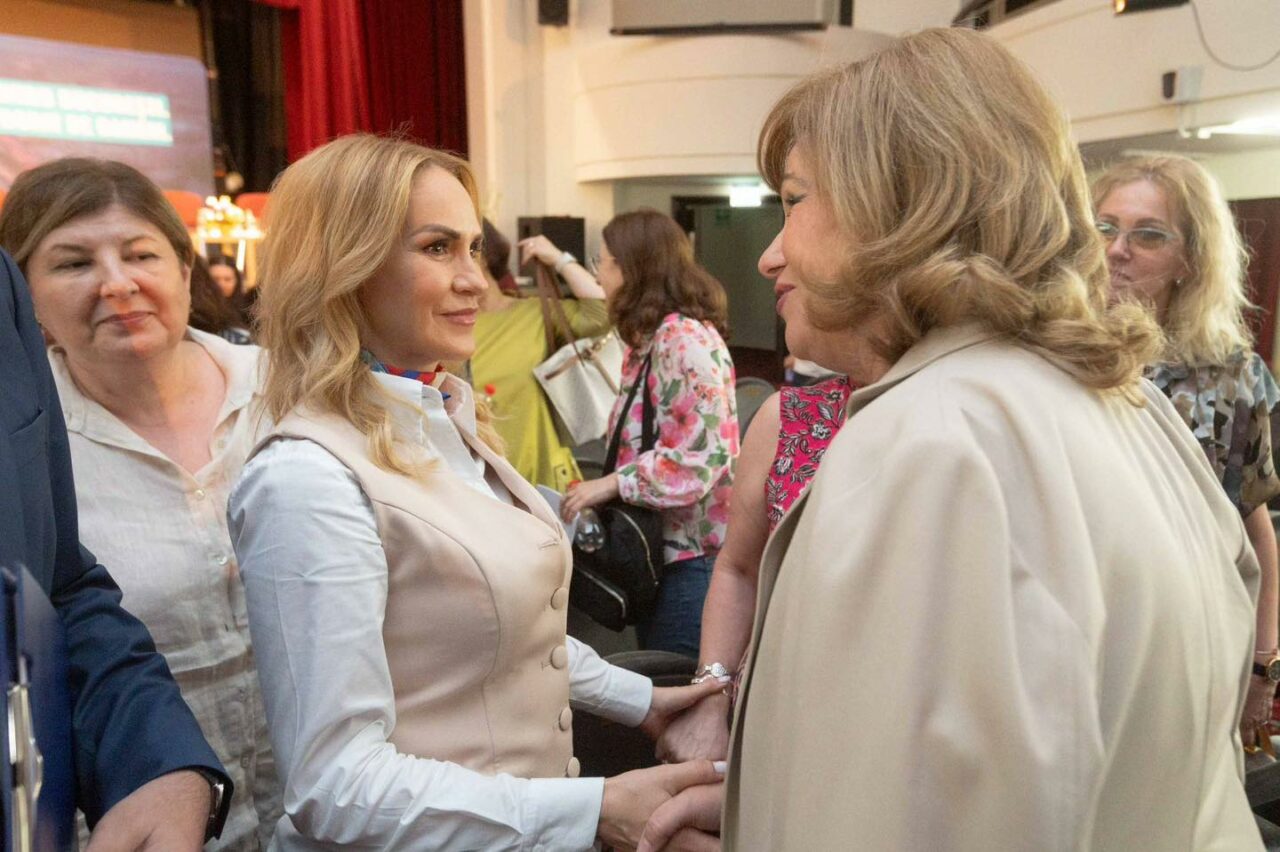 Gabriela FIREA, mesaj de Ziua Învățătorului: „Am un respect deosebit pentru acești făuritori de oameni”