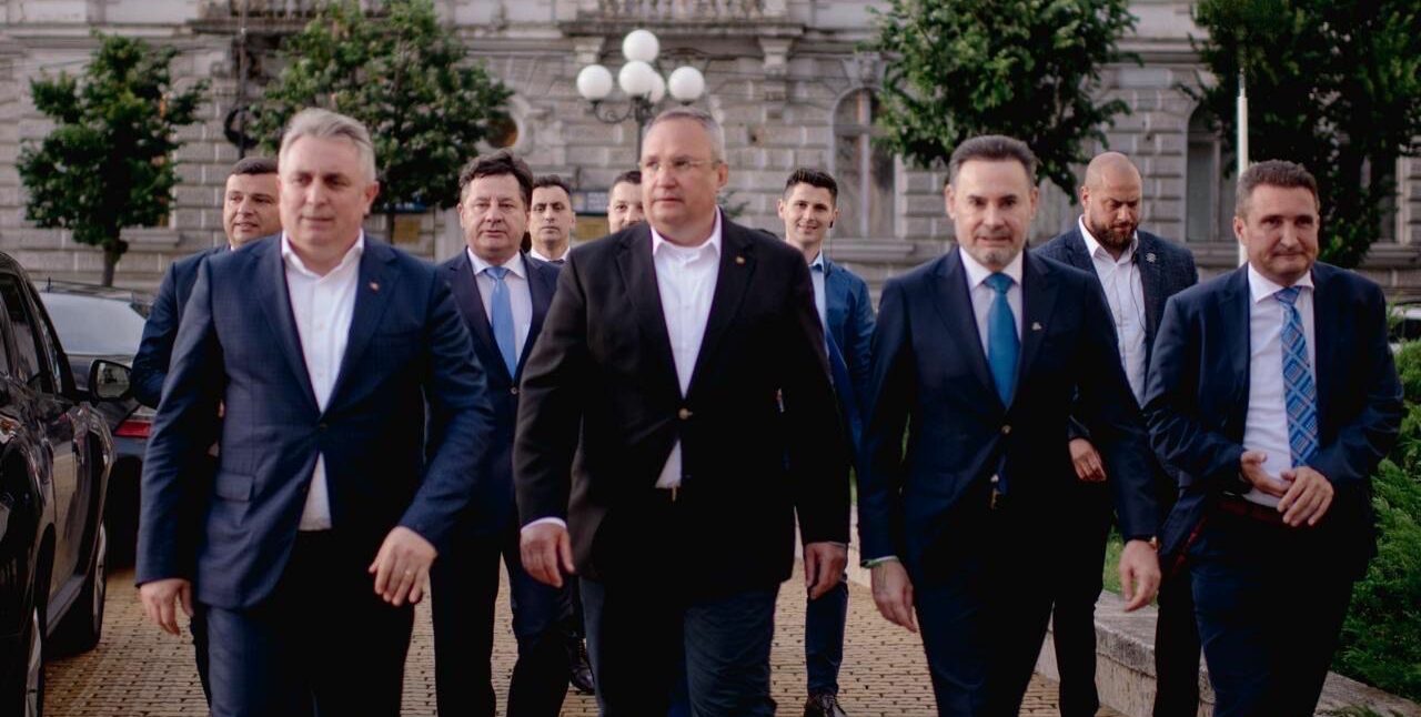 Unde merge mai întâi Nicolae CIUCĂ în duminica votului: la biserică sau la secția de VOTARE?