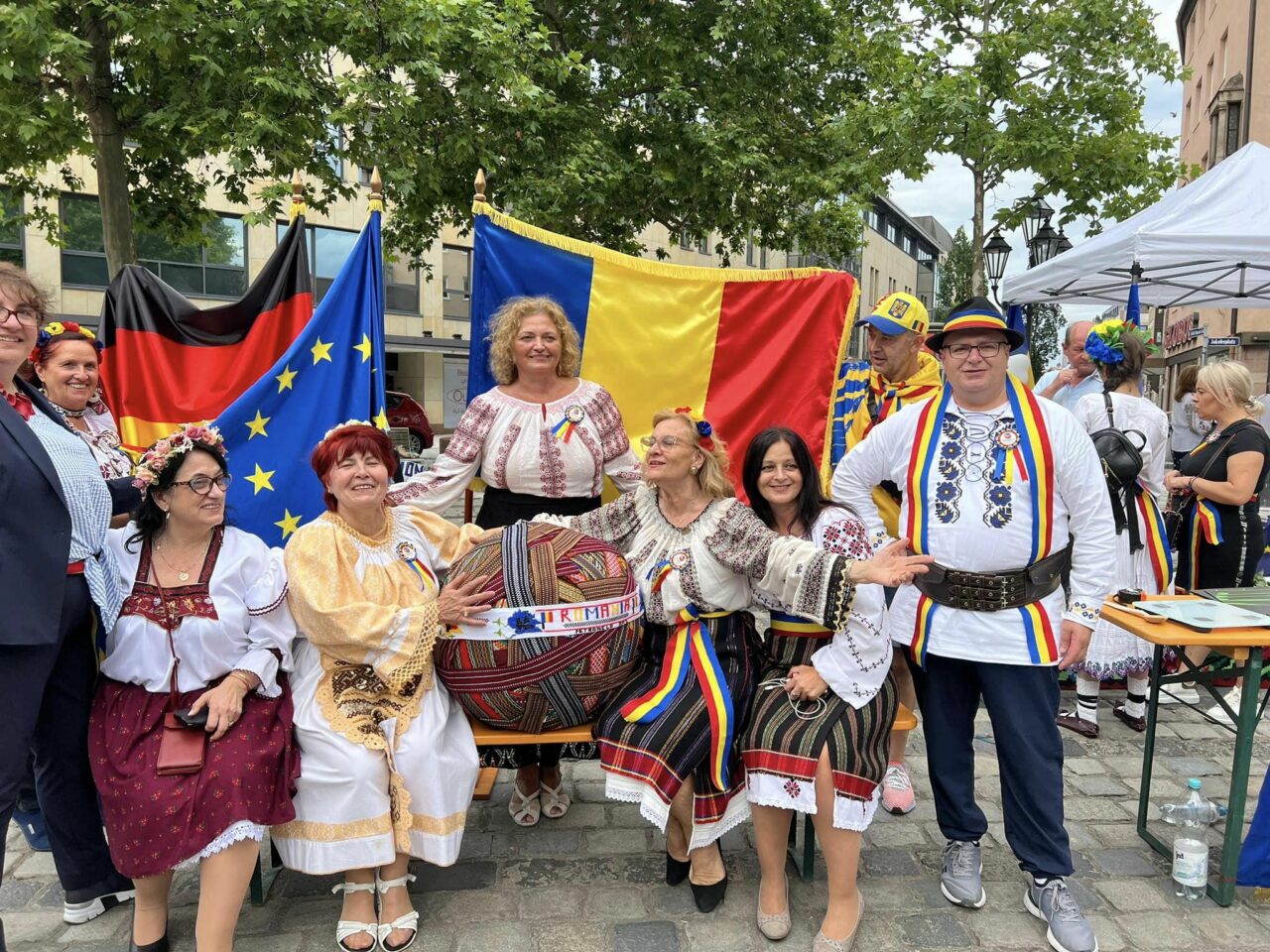 Românii au scris istorie în Germania. Două recorduri mondiale: BRÂU românesc de 1.667,41 m, cu o greutate de 70 kg – FOTO
