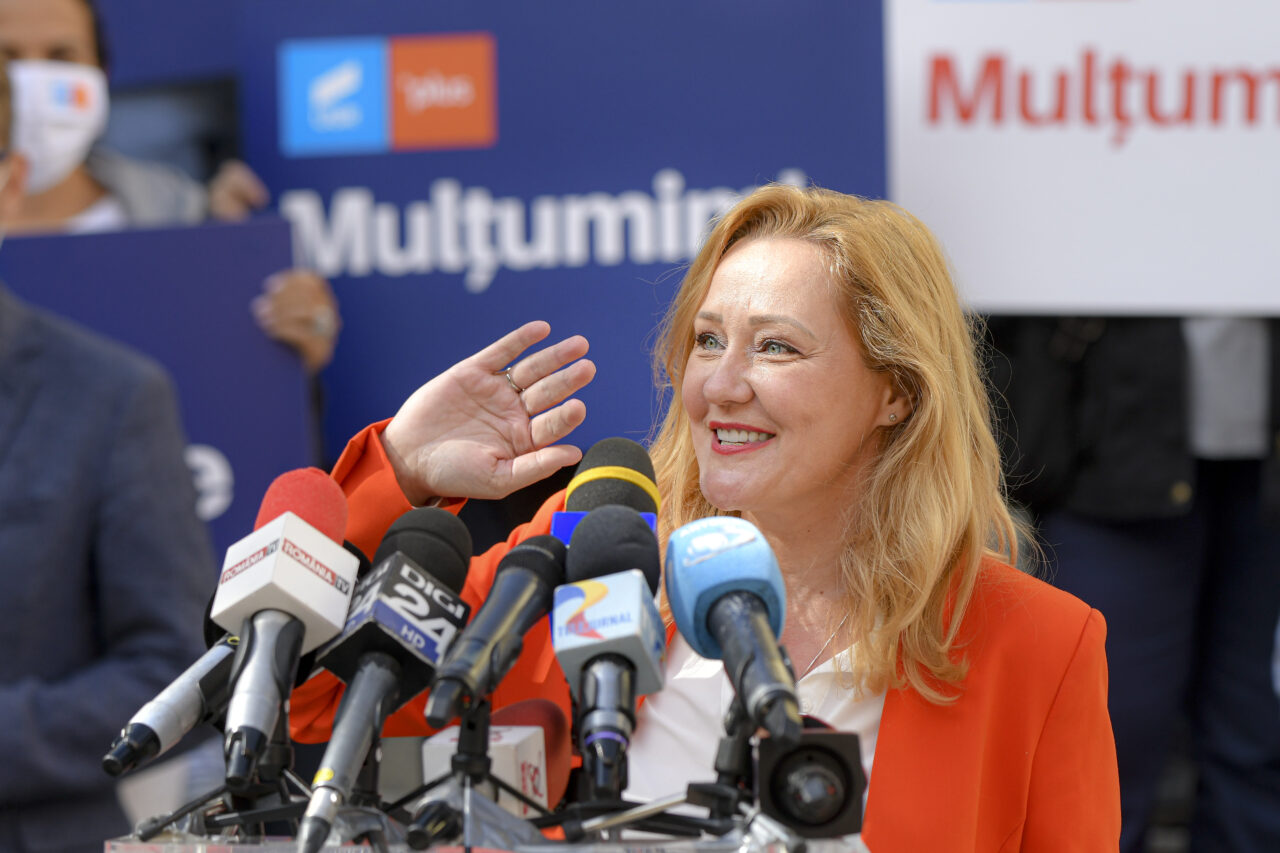 10 candidați pe un loc de șef al USR / Elena Lasconi, FAVORITĂ în cursă, după decizia lui Dominic Fritz de a nu candida