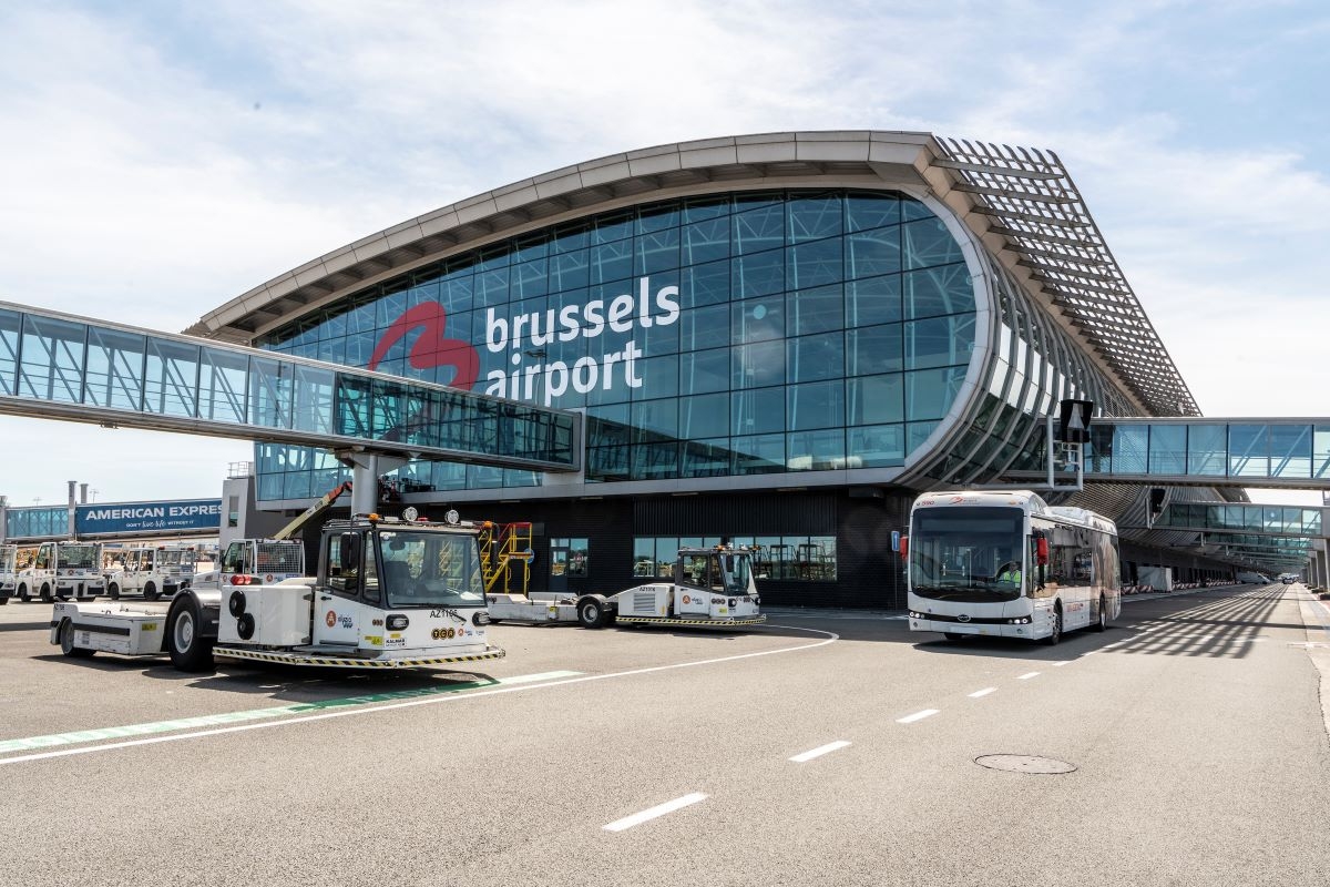 REVOLTĂ pe aeroporul din Bruxelles, după ce zeci de pasageri au rămas blocați. Europarlamentar: „Este bătaie de joc, vom sesiza Comisia Europeană”