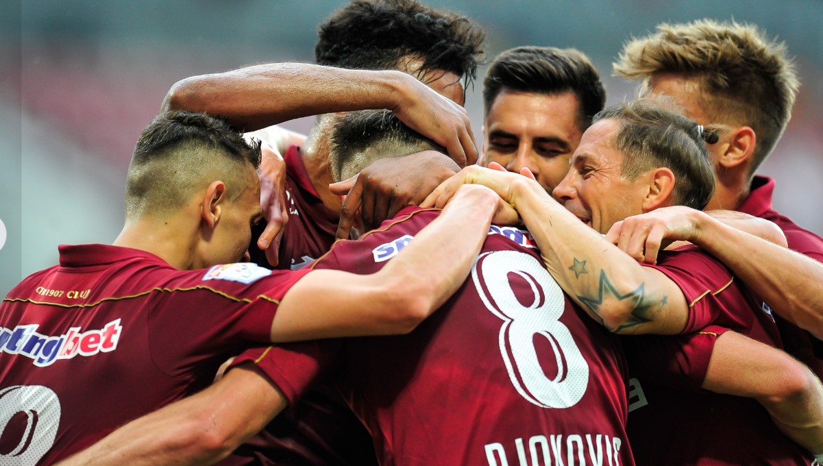 CFR Cluj se DESPARTE de doi fotbaliști importanți după venirea lui Dan Petrescu
