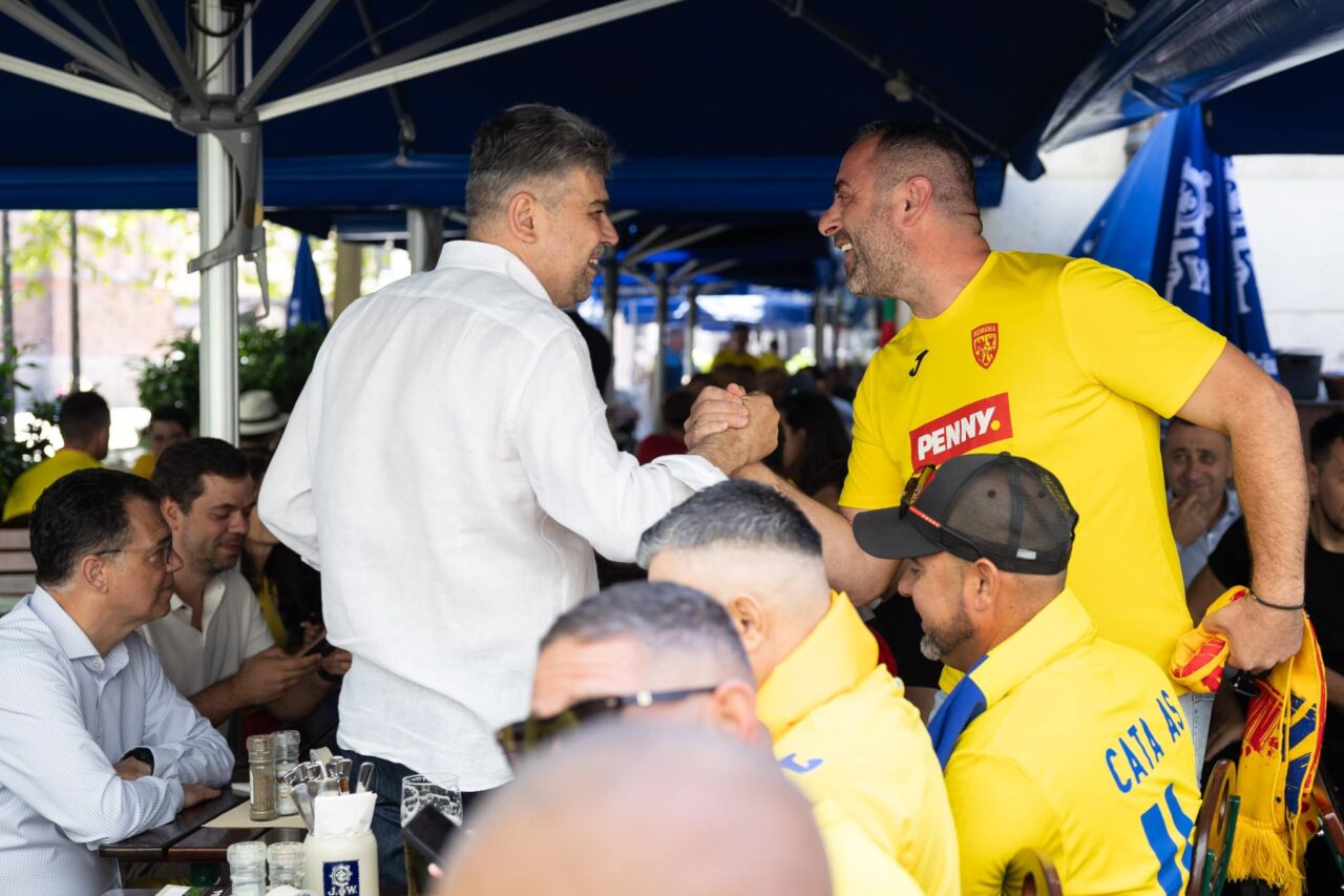 Premierul Marcel Ciolacu, surprins în ipostaze INEDITE înaintea meciului tricolorilor de la EURO 2024: ,,Hai, România!”