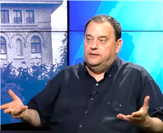 H. D. Hartaman profil de VOTANT: Cei care au de gând să nu trăiască toată viața în blocurile lui Ceaușescu sunt cei care votează…