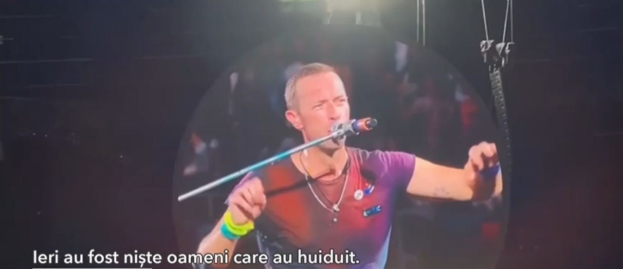 Chris Martin a invitat pe scenă trei tineri, printre care și un supraviețuitor COLECTIV. Solistul Coldplay a cântat manele alături de Babasha