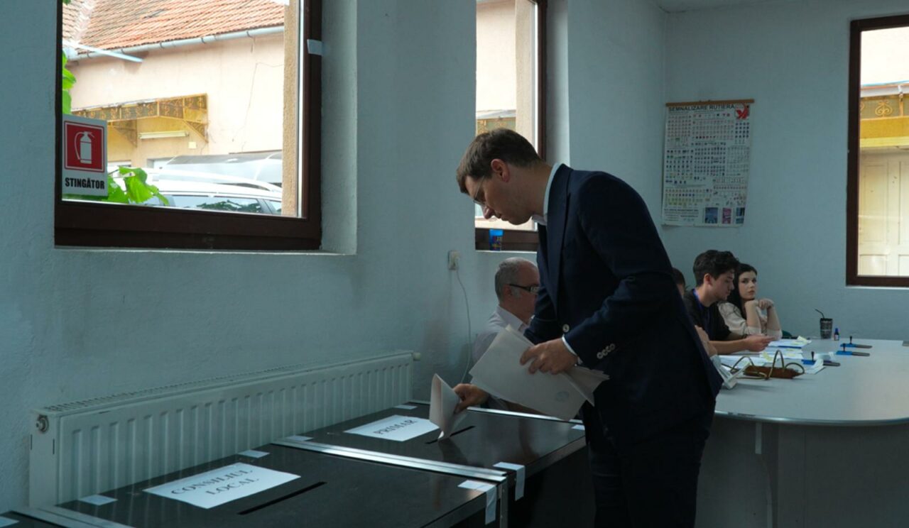 Victor Negrescu: „Am votat pentru o Românie reprezentată cu profesionalism la nivel european. Am respins prin votul meu scandalul și EXTREMISMUL”