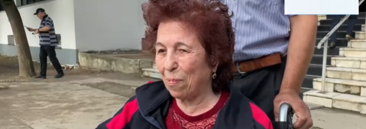 IMAGINI impresionante la Timișoara. LECȚIE dată de o femeie venită la vot în scaun cu rotile: „Trebuie să fiu împăcată” – VIDEO