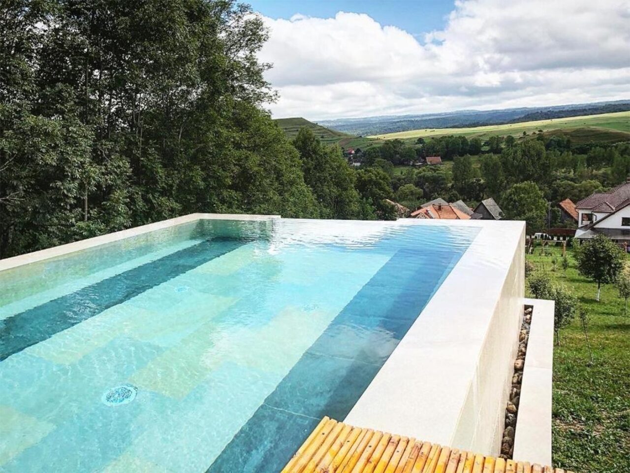 Stațiunea din România care te duce cu gândul la BALI. Motivul pentru care e vizitată de turiști din toate colțurile lumii