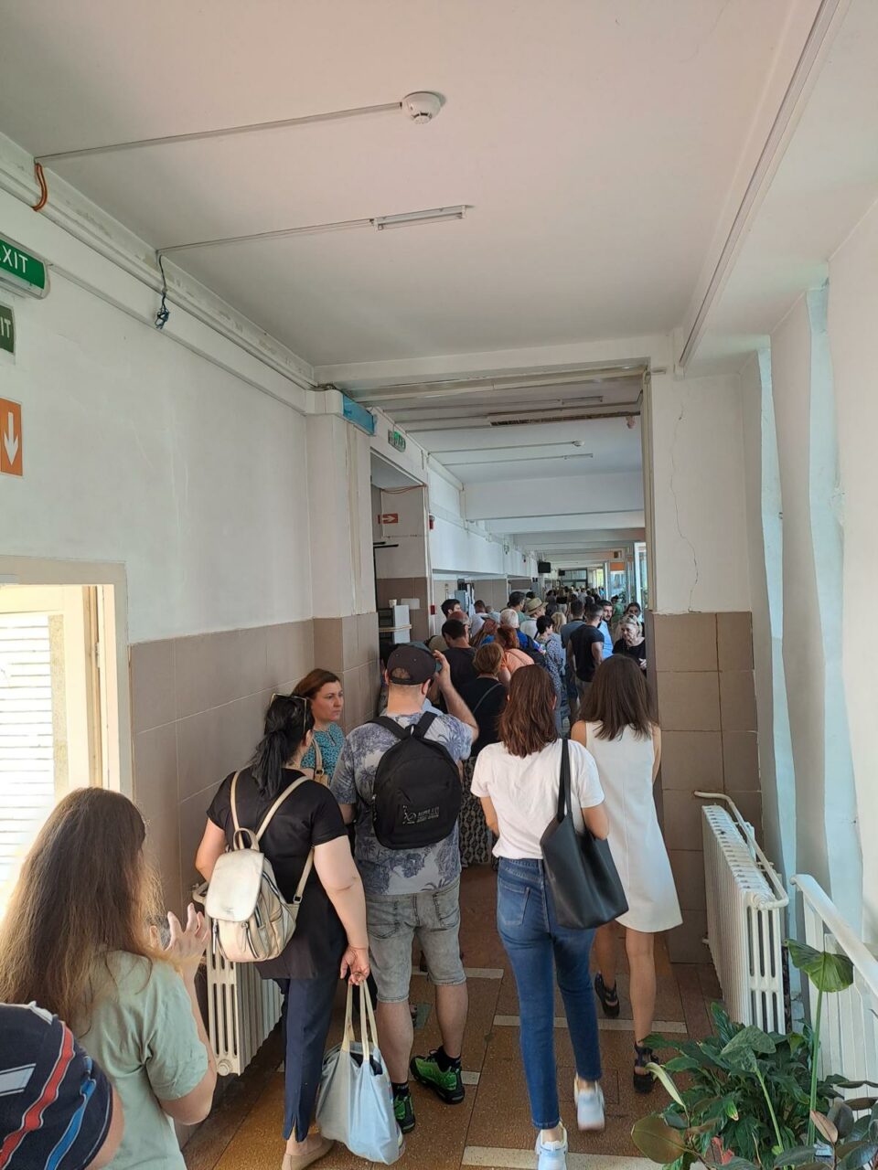 AGLOMERAȚIE la secțiile de votare din Colegiul Național ”Ion Neculce”, din Sectorul 1