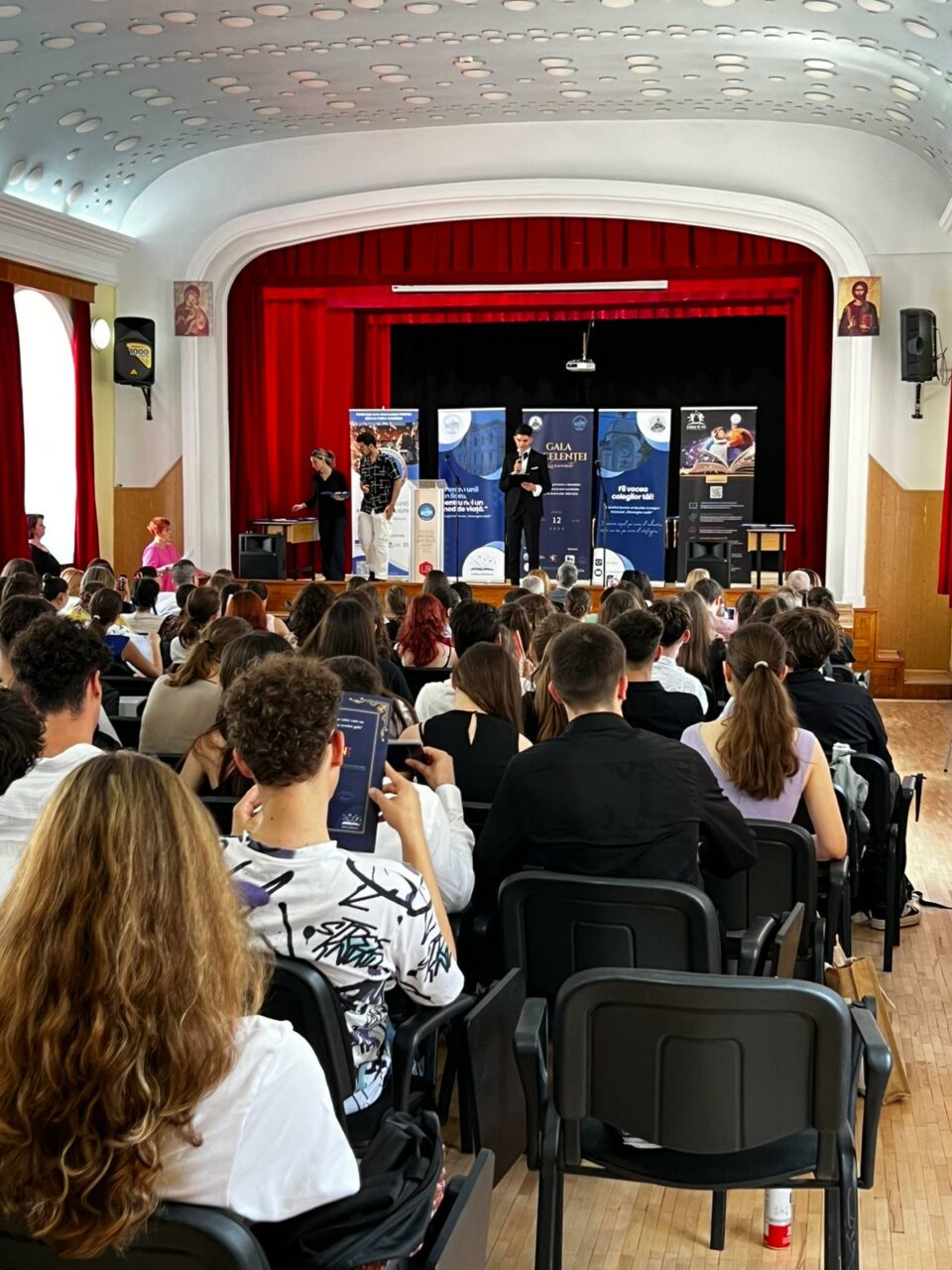 Elevii de EXCELENȚĂ ai Colegiului Național „Gheorghe Lazăr”, premiați pentru performanțele academice / Fundația Dan Voiculescu, partener educațional